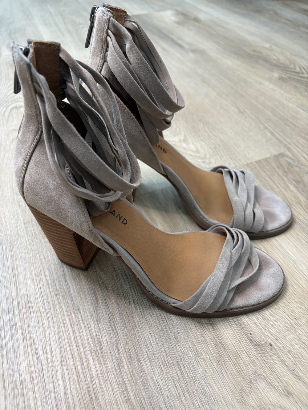 Lucky Brand Lakisha Suede Strappy Block Heel Sandals Size 8M boho neutral